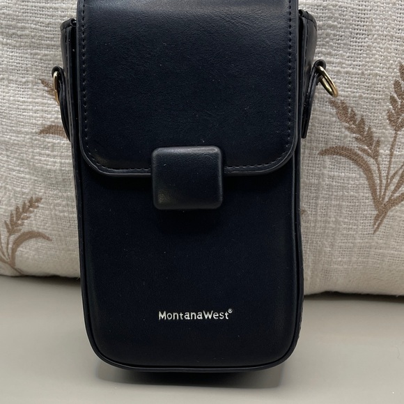 Montana West Handbags - Montana West Black Camera Phone Essentials Montana West Crossbody